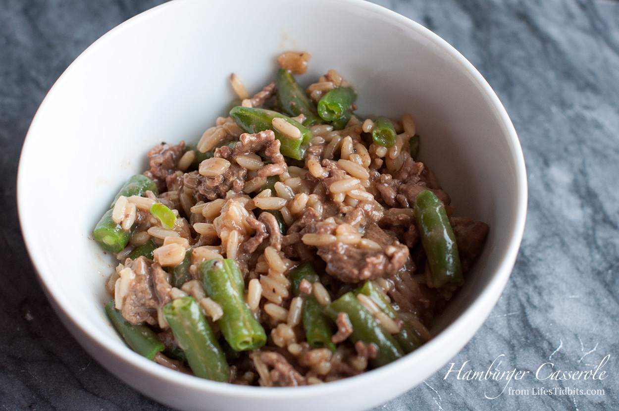 Super Easy and Fast Hamburger Casserole Recipe. Perfect for family dinners (and toddlers)!  |  Life's Tidbits