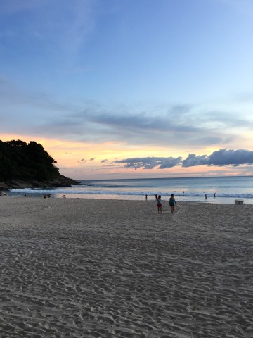 Beach sunset | Le Meridien Beach Resort in Phuket, Thailand | Life's Tidbits