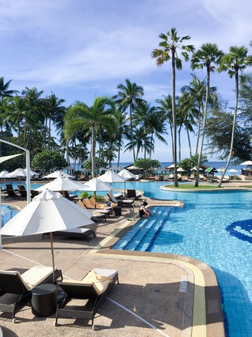 Le Meridien Beach Resort pool in Phuket, Thailand | Life's Tidbits