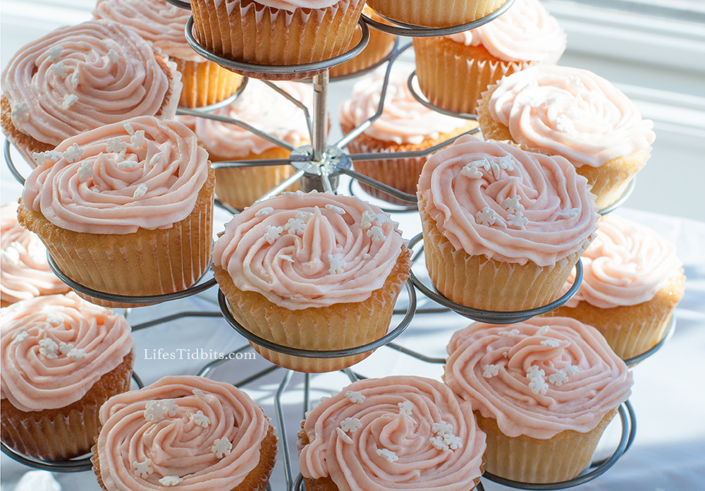 Winter ONEderland pink snowflake cupcakes | Life's Tidbits